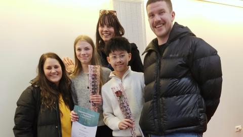 Hópurinn frá Langholtsskóla með kennara sínum